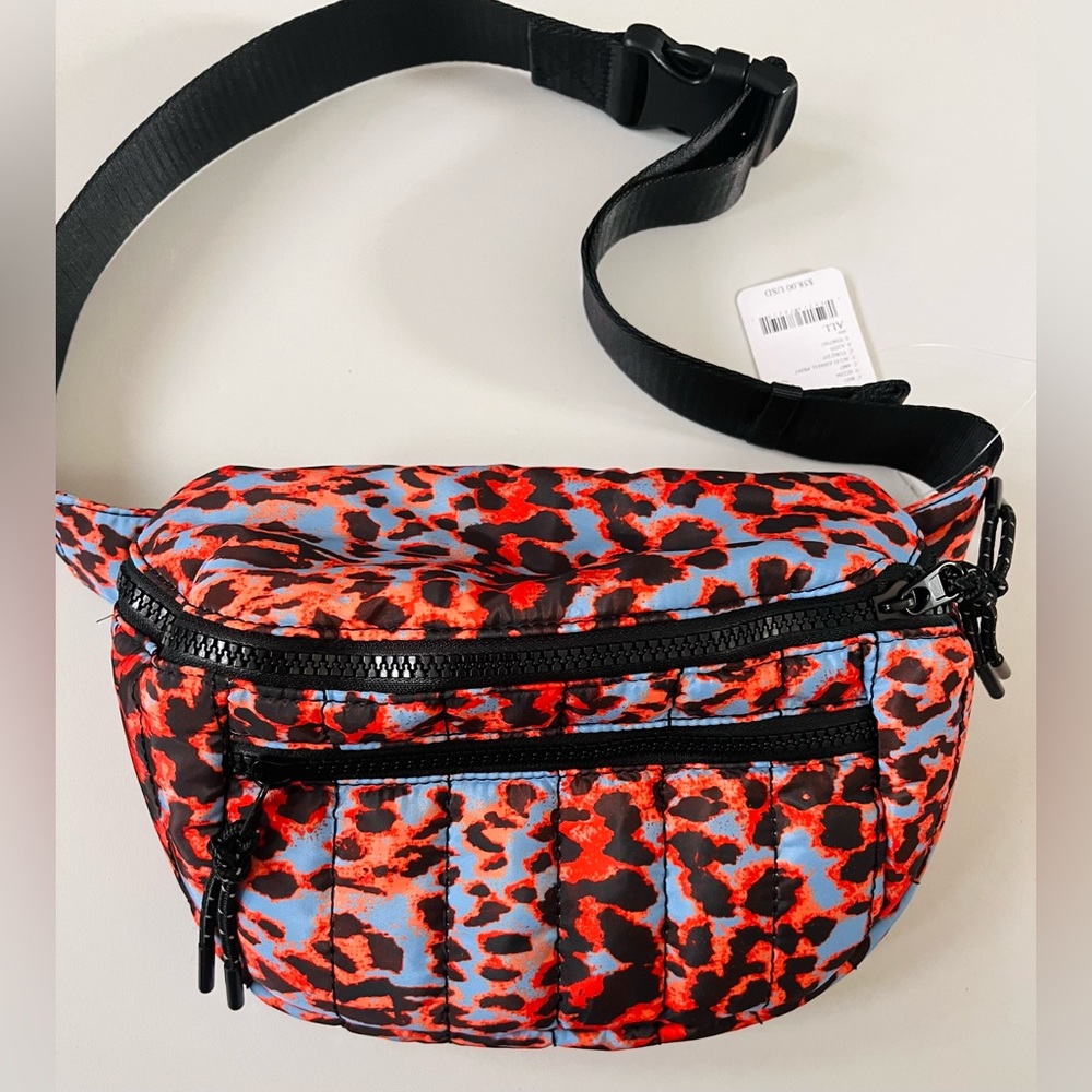 ▪️NWT FREE PEOPLE Quilted Print Sling Bag in Sci Fi Animal - Picture 2 of 7